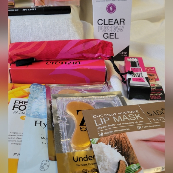 Makeup, Skincare and Cosmetics OH MY - Picture 4 of 4